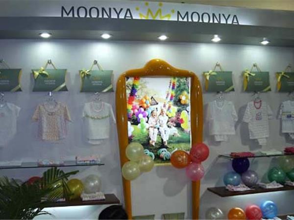 MOONYAMOONYA童装店铺展示