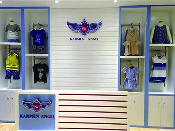 卡曼天使童装店铺展示