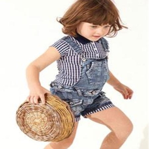 D&G将时尚元素巧妙的与儿童的纯真相结合