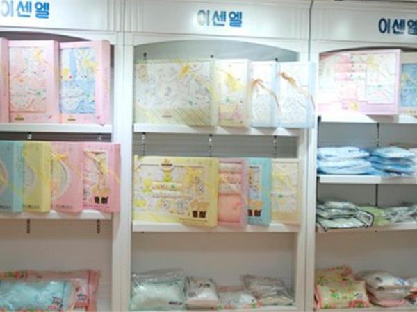 伊善兒童裝店鋪展示