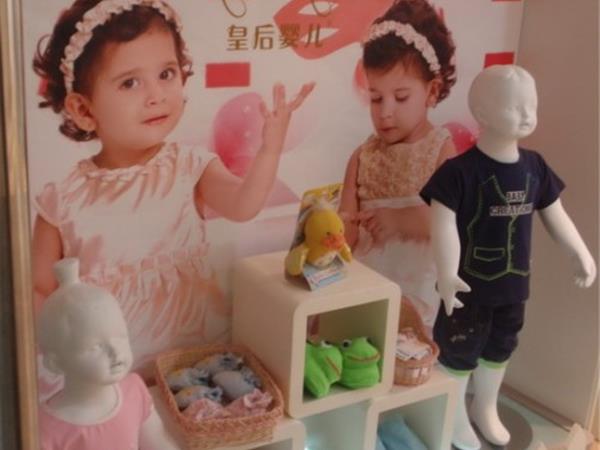 皇后婴儿童装店铺展示