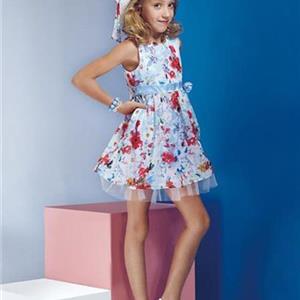 小神童为0-14岁的儿童提供国内外一二线品牌童装