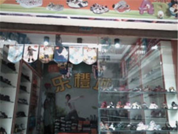 乐橙城童装店铺展示