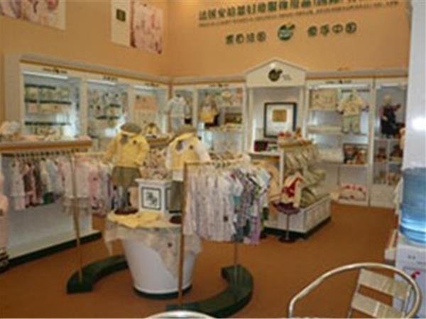 雙胞寶貝童裝店鋪展示