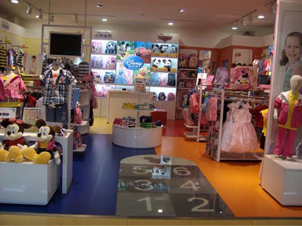 DISNEY JEANS童装店铺展示