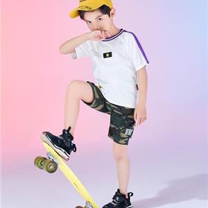 佛山市童心童趣致力开发和设计出富有特色的童装